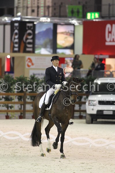 LAUGKS_MEGGLE\'S WELTTALL_MILANO_2011_SS3_9931.jpg